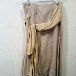 Chloe elegant skirt, with a silk belt.